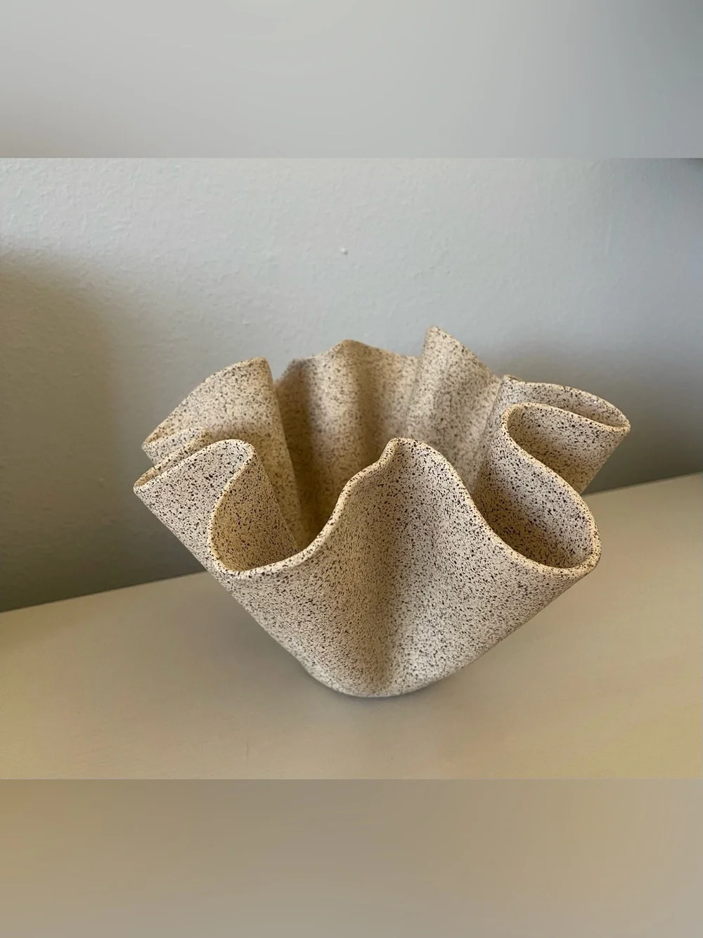 “CURIOUS CLAY” CERAMIC RUFFLE BOWL - Picture 4 of 10